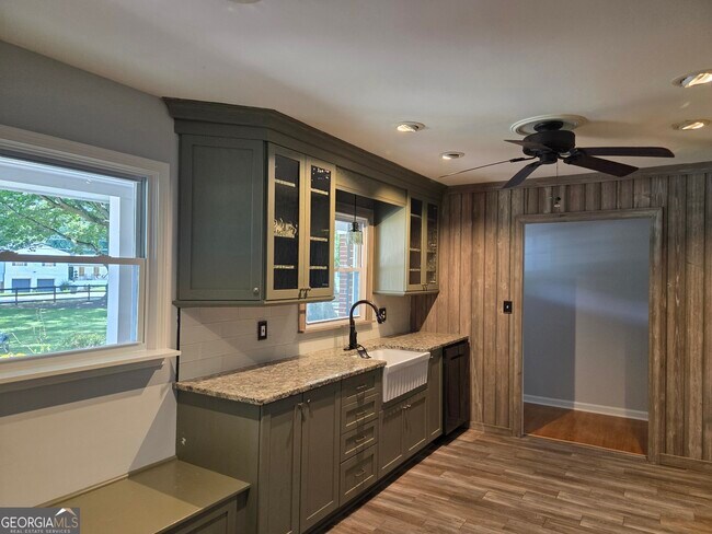Foto del edificio - 2379 Holly Springs Rd