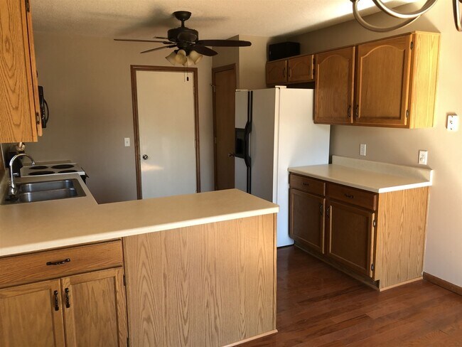 Building Photo - 9205 Whispering Woods Dr