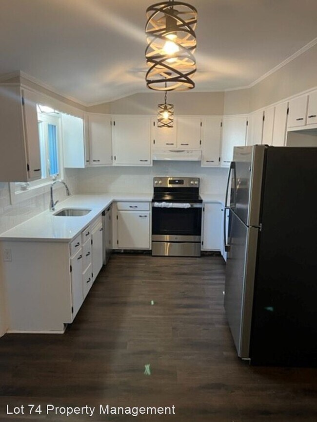 Building Photo - 2 br, 1.5 bath House - 320 W. Broad St.