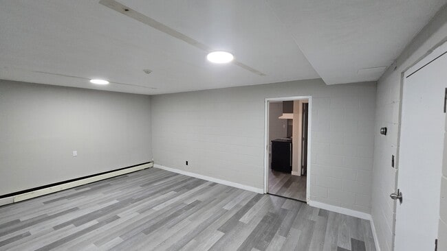 Building Photo - 401 Elmwood Dr
