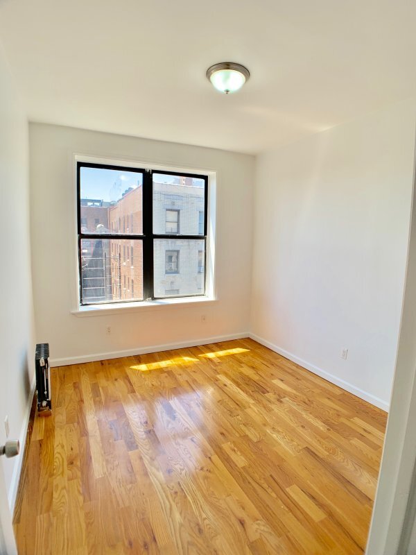 Building Photo - 567 W 191st St