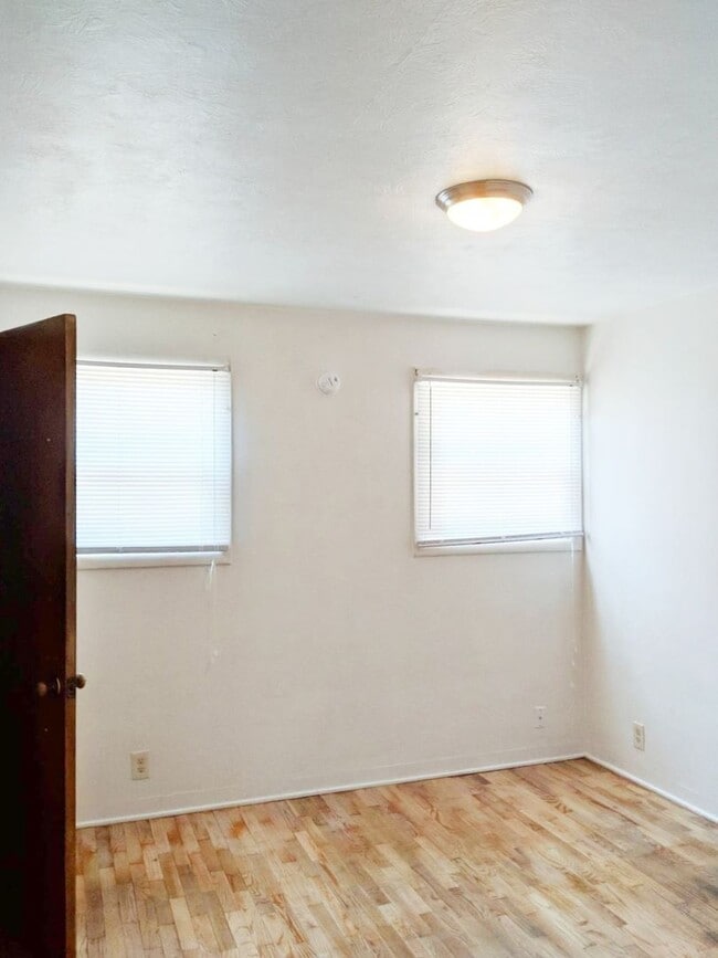 Building Photo - Spacious South Campus 5 bedroom with huge ...