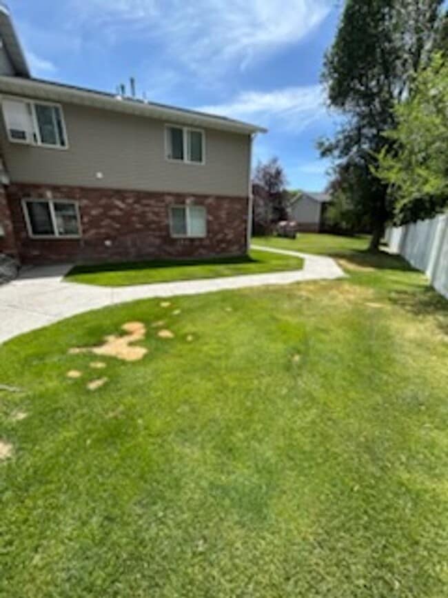 Building Photo - 2 Bed 1 Bath Condo in Rexburg Idaho - Unit...