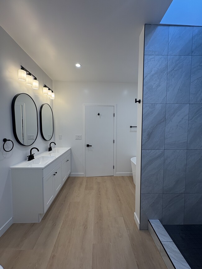 Bathroom - 7834 S Harvard Blvd House