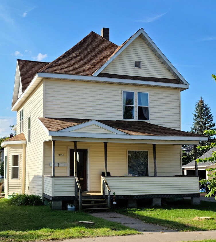 1741 College Ave Unit Upper, Stevens Point, WI 54481 Apartments in