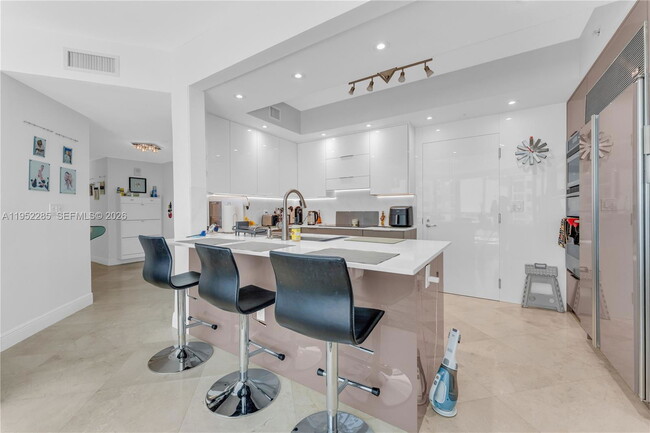 Building Photo - 3101 S Ocean Dr