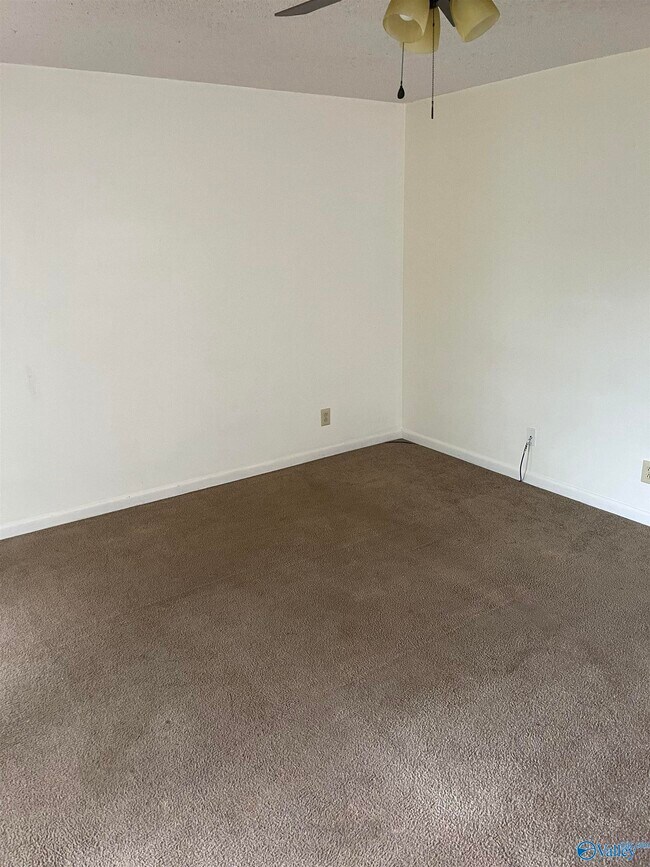 Foto del edificio - 6209 Friar Tuck Dr NW