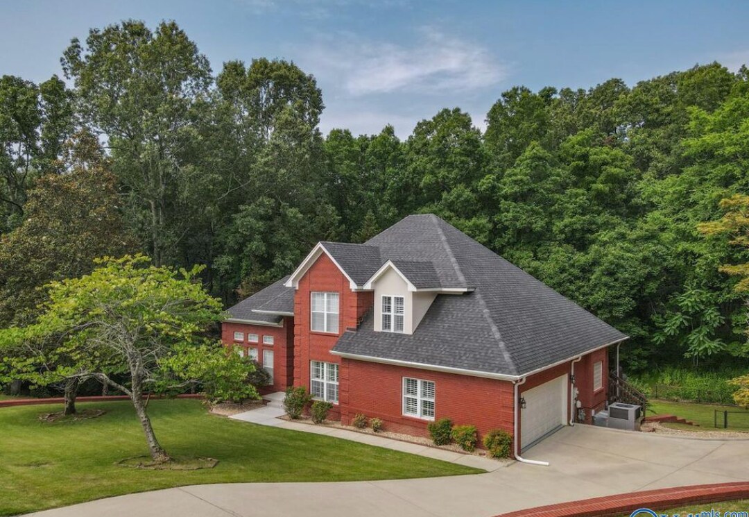 Primary Photo - 104 Elm Cove
