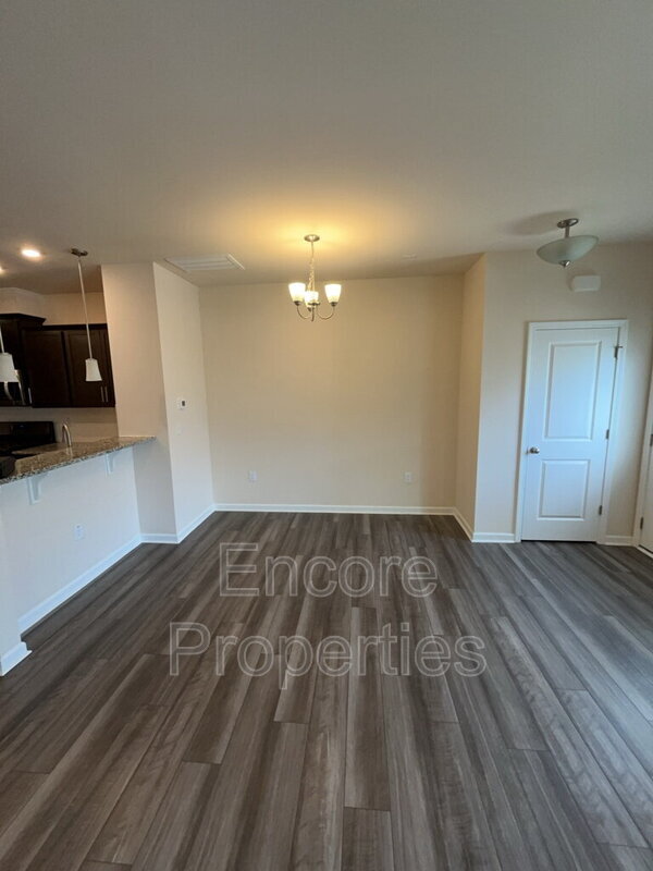 Foto del edificio - 305 Ribbon Rail St