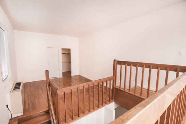 Building Photo - 231 E 33rd St