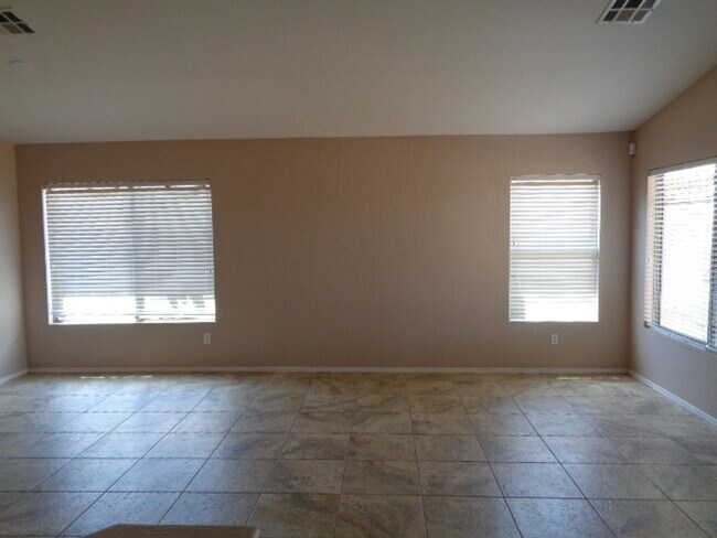 Foto del edificio - Beautiful 3 bedroom home in lovely neighbo...