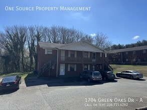 Building Photo - 1704 Green Oaks Dr SE
