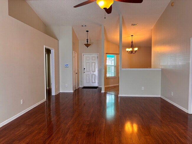 Building Photo - 134 Camellia Dr