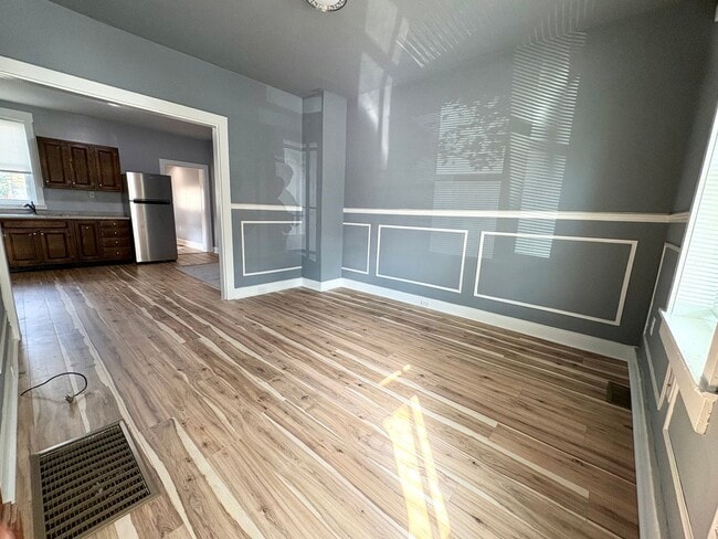 Building Photo - 2 Bedroom 1 Bathroom in Lancaster!