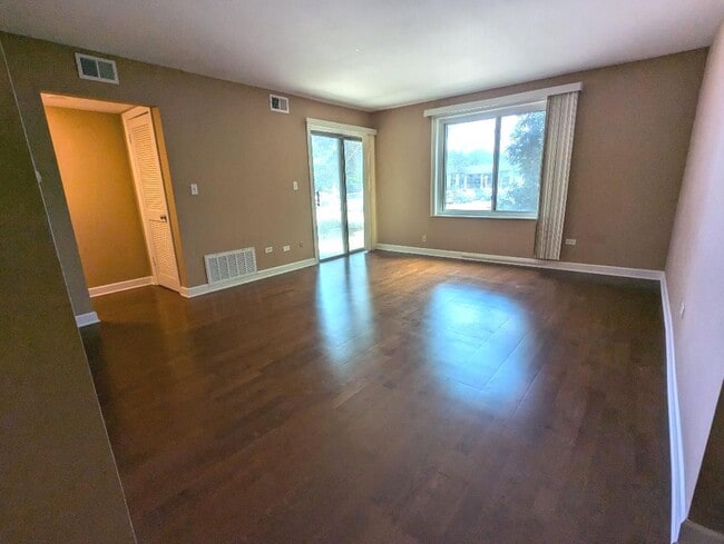 Building Photo - 6174 Knoll Ln Ct