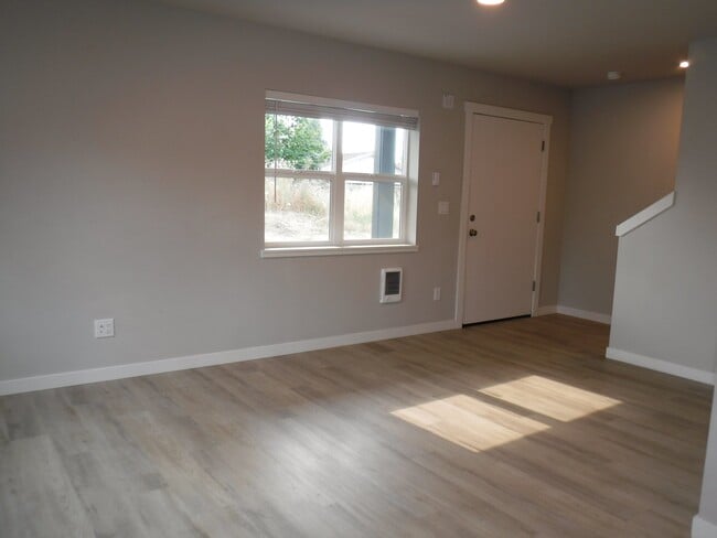Building Photo - 5295 Chehalis Dr N