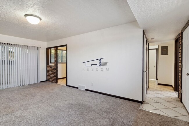 Building Photo - 1014 7th St