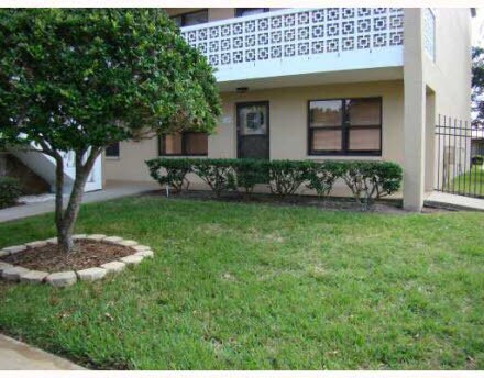 Parking In Front Of Unit - 5090 Bay St NE