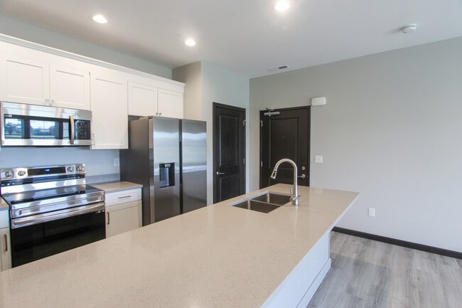 Building Photo - Fairway Place Apartments