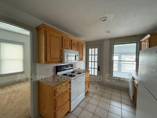 Foto del edificio - 1021 E Walnut St