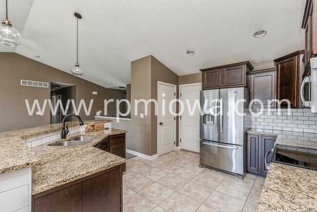 Foto del edificio - NORTH ANKENY HOME!! 4 Bedroom, 2.5 Bathroom Home