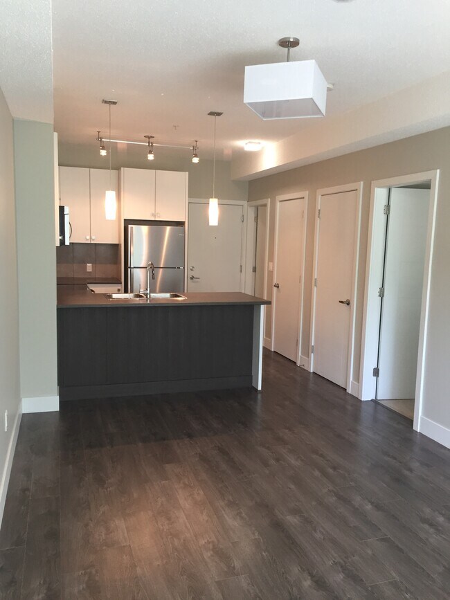 Photo du bâtiment - 1958-1958 N Parallel Rd