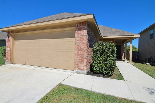 Building Photo - 6218 Heathers Bend