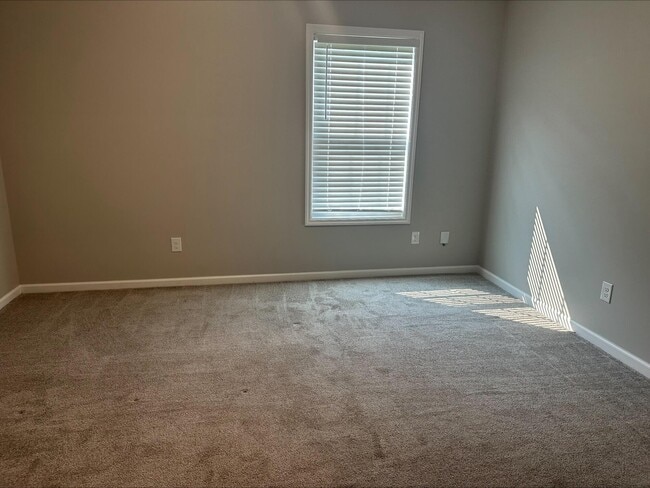 Building Photo - 2038 Dolly Dr