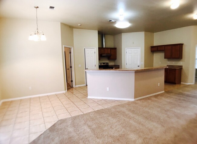 Foto del edificio - Large 3BD 2BA Home with Bonus Room in Yukon!!