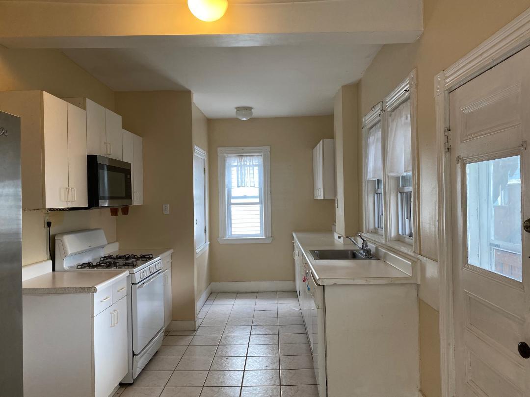 4 Washburn Plz Unit 3, Brookline, MA 02446 Apartments in Brookline