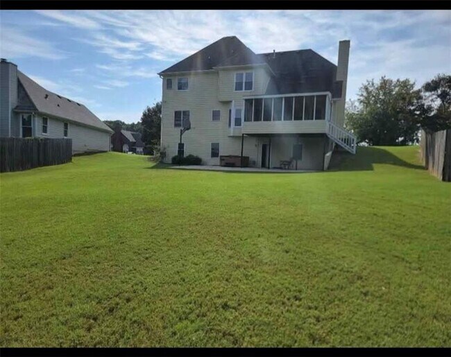 Foto del edificio - 2675 Wyndham Pl Dr NW