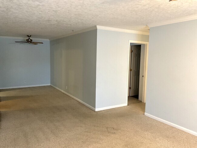 Building Photo - 1850 Tall Oaks Dr