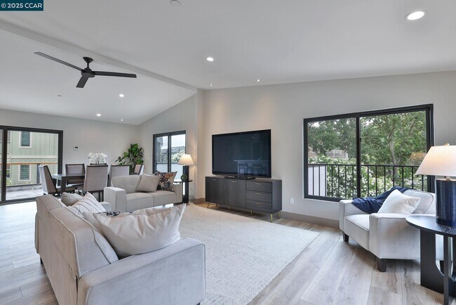 Building Photo - 946 Risa Rd