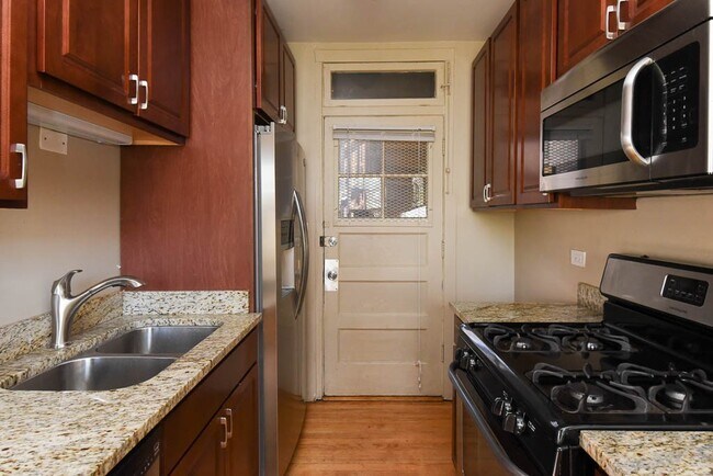 Foto del edificio - 2105 W Ainslie St