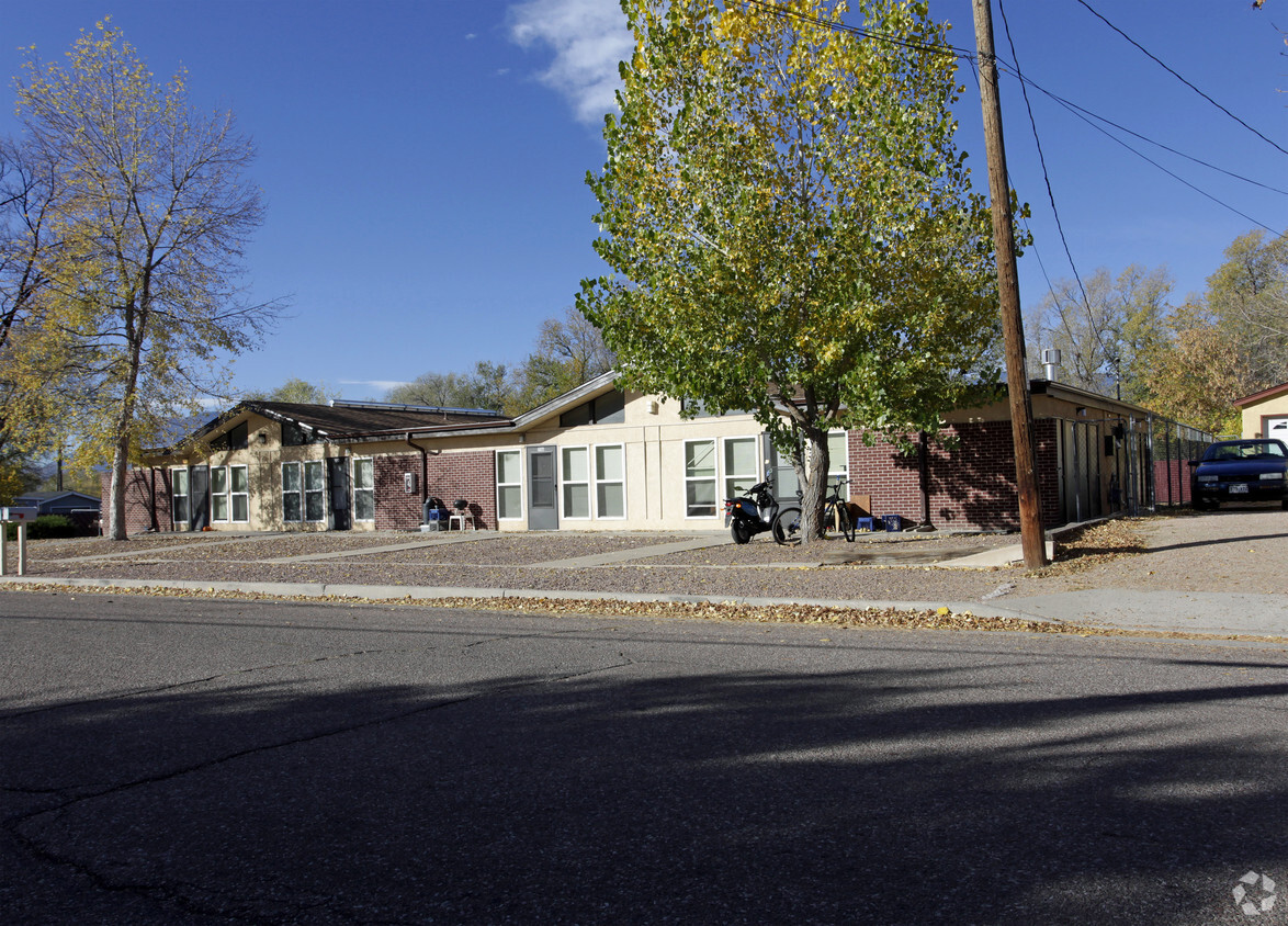 Building Photo - 2640 E Monument St