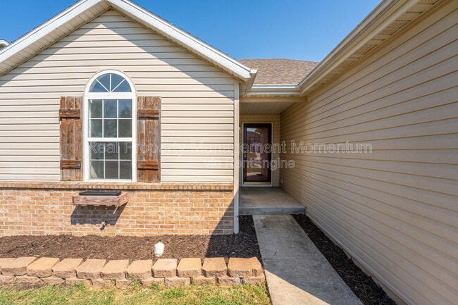 Building Photo - 882 S Hickory Ln