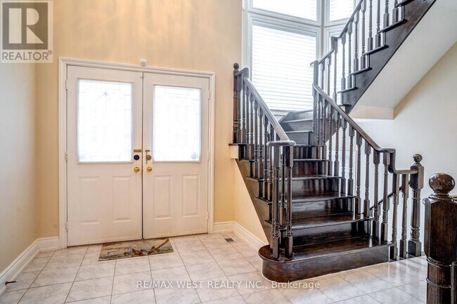 Photo du bâtiment - 229 Baker Ave