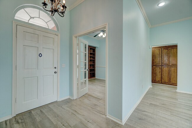 Building Photo - 240 Stonebrook Ln