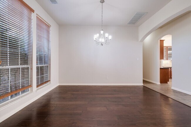 Foto del edificio - Stone Oak Beauty w/4 BR+study across from ...