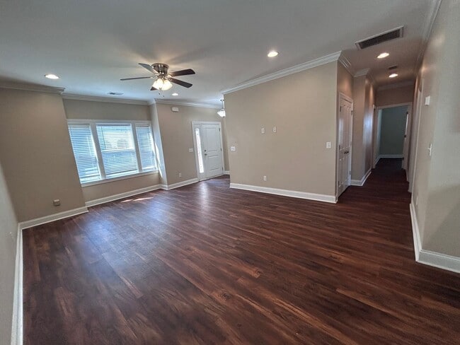 Building Photo - Beautiful 3bed, 2bath Home in Park Circle