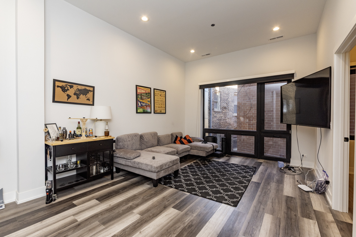 Foto principal - 2317 N Clark St
