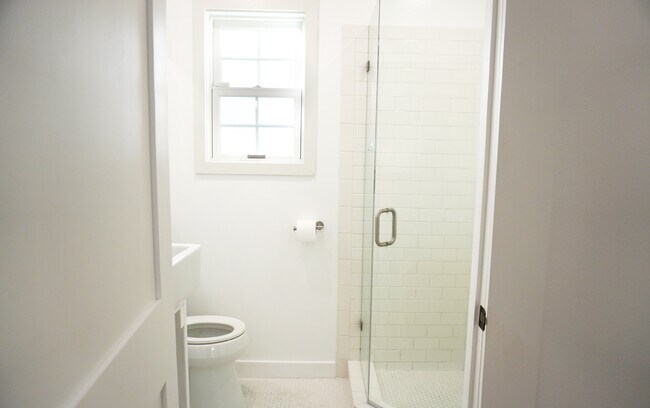 Baño - 1120 S Barrington Ave