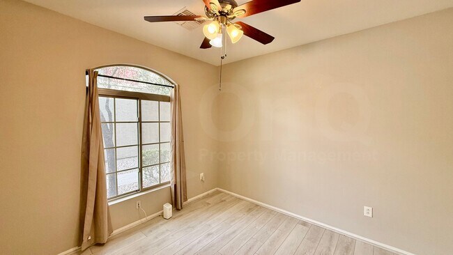 Building Photo - 280 S Evergreen Rd