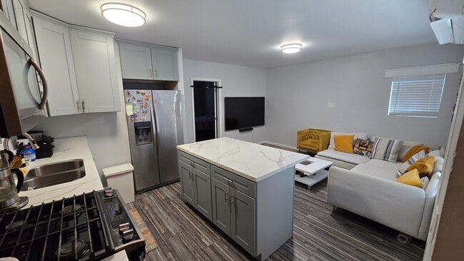 Building Photo - 4319A Central Ave