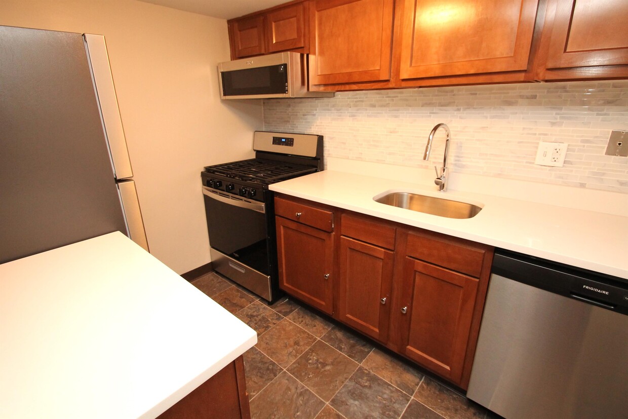 Primary Photo - 5540 LIBRARY ROADAPARTMENT 104