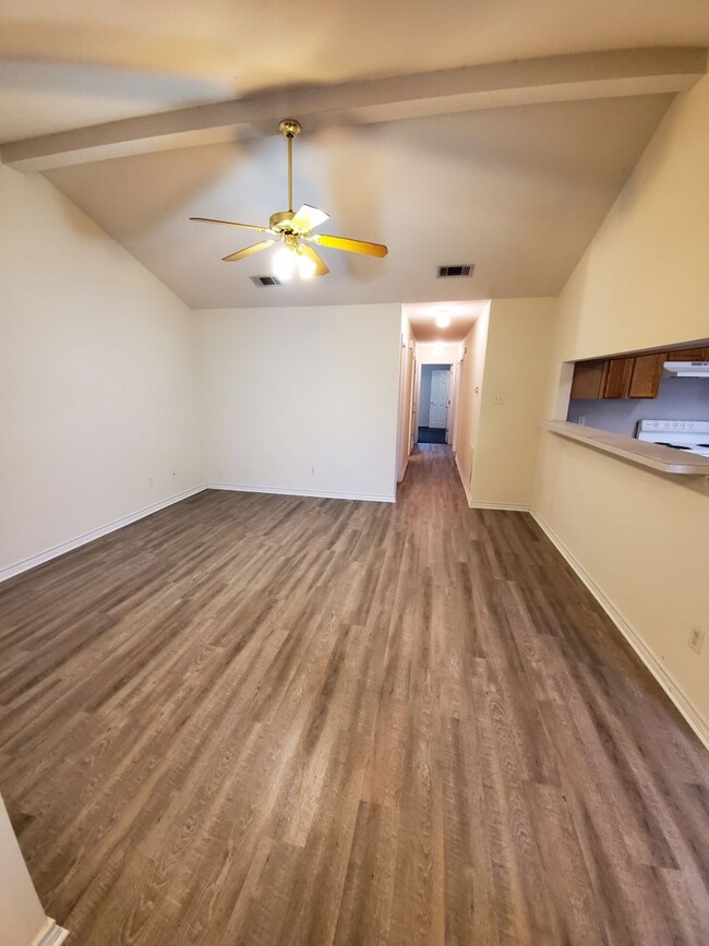 Building Photo - College Station - 3 bedroom / 2 bath - Dup...