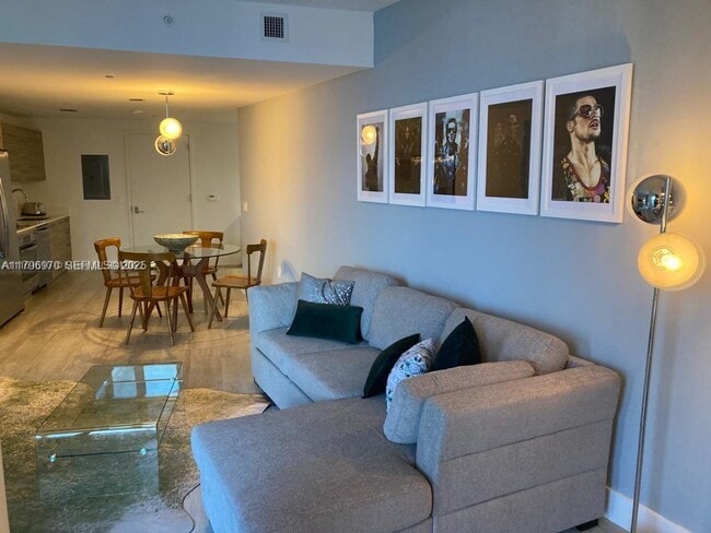 Building Photo - 121 NE 34th St