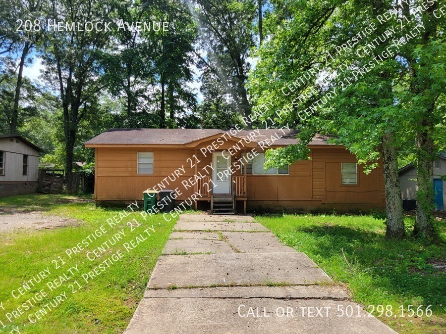 Primary Photo - 208 Hemlock Avenue