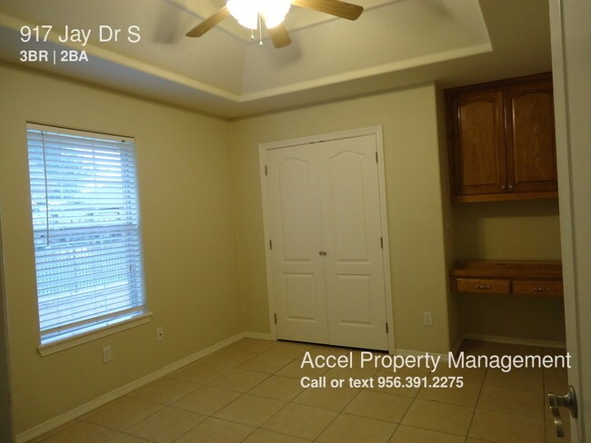 Foto del edificio - 917 Jay Dr N