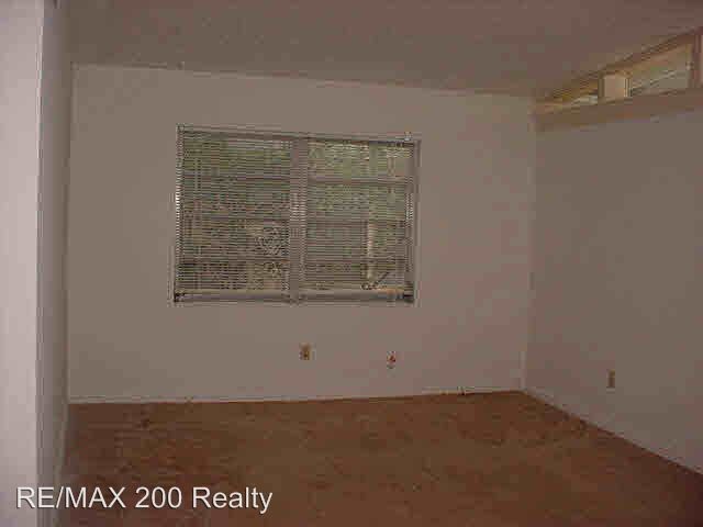 Building Photo - 1651 N Park Ave
